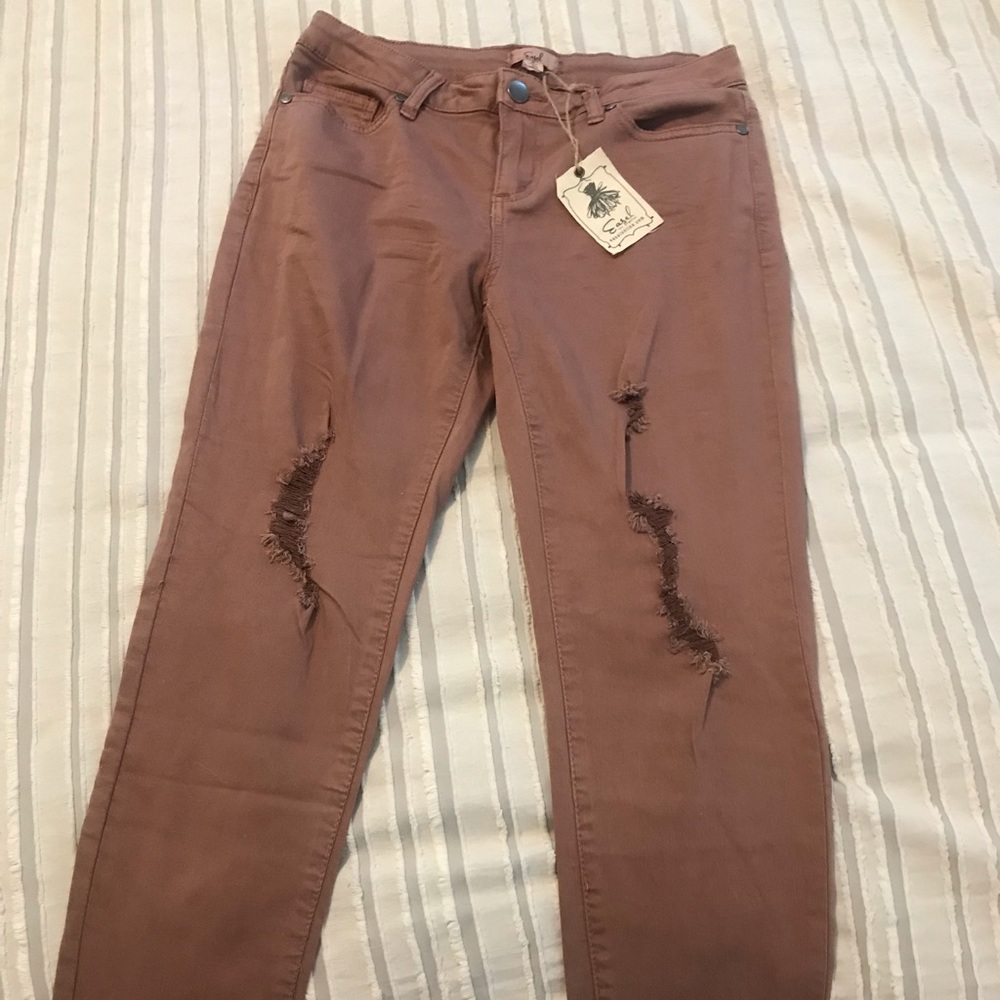 NWT Easel brand distressed jean. Size medium